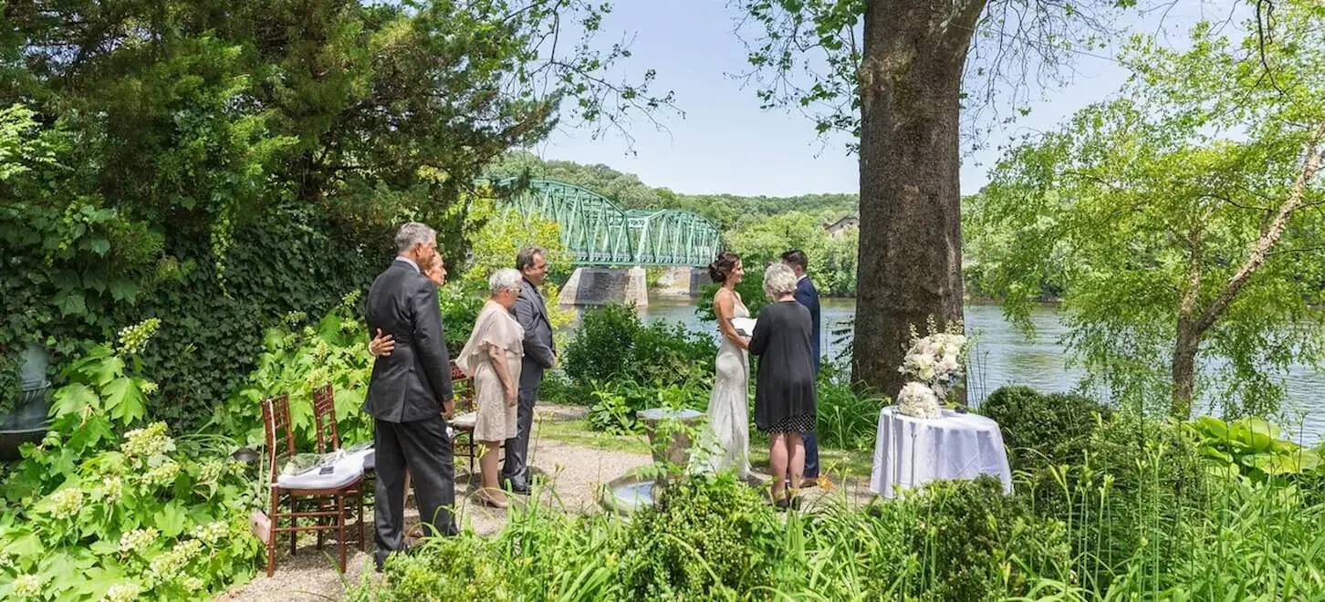 Bridgeton House on the Delaware — riverfront wedding ceremony