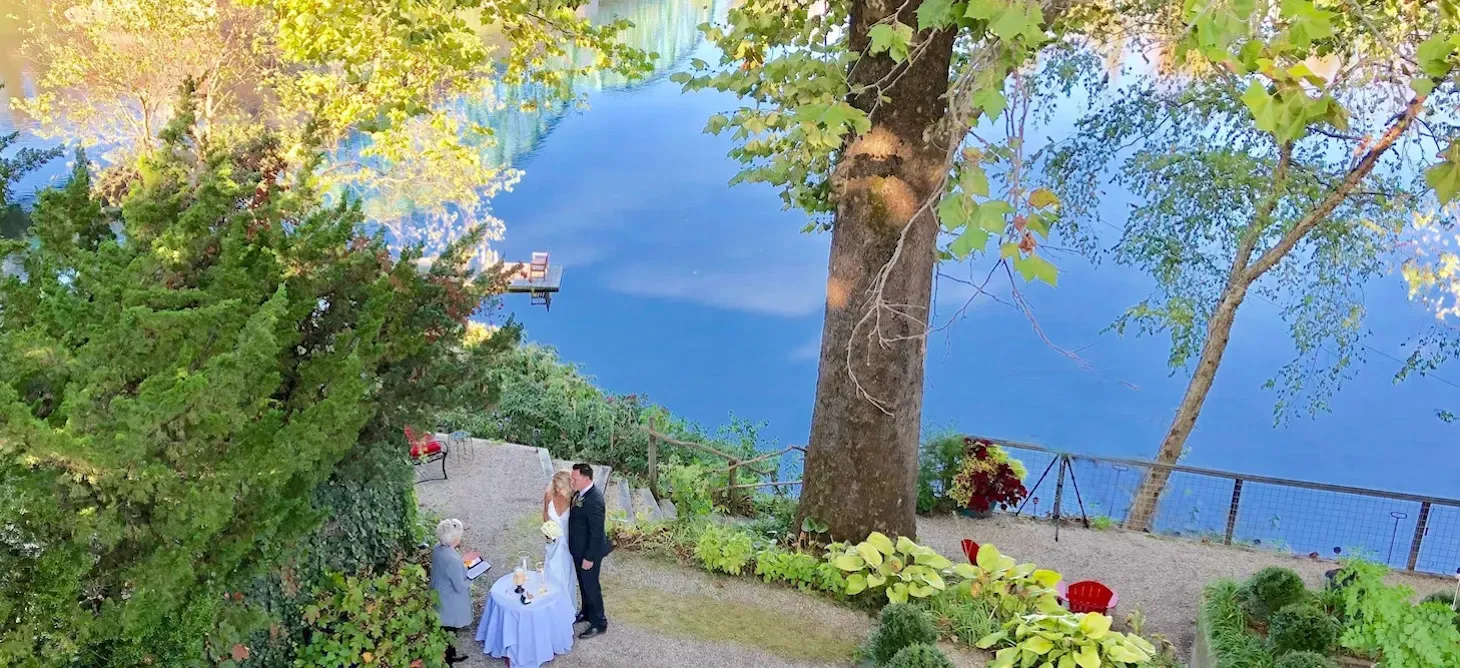 Bridgeton House on the Delaware — riverside outdoor gathering
