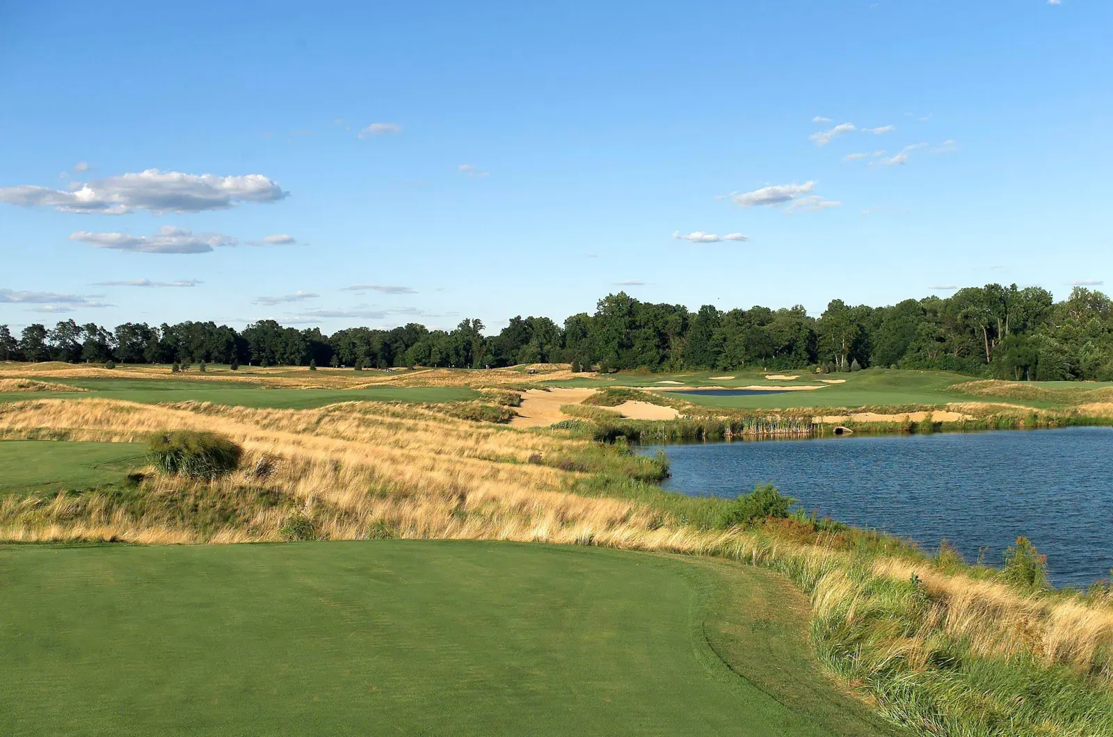 Laurel Creek Country Club — golf landscape and water