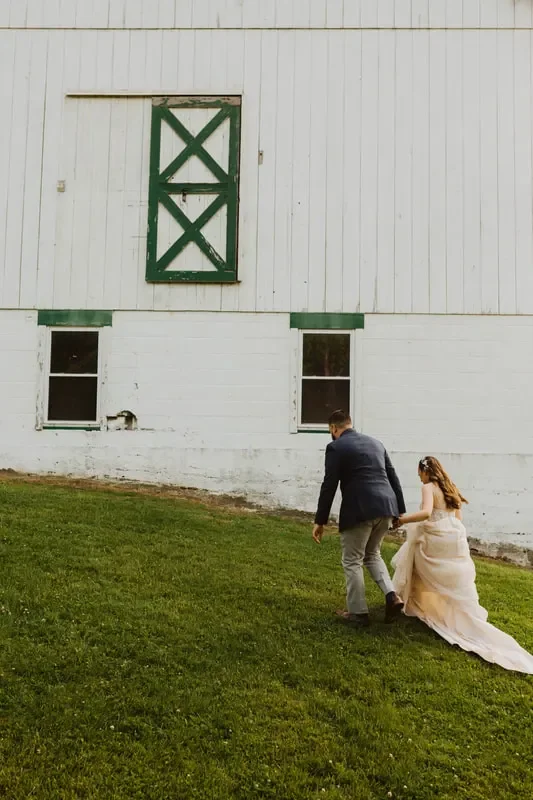 Rode’s Barn — couple by the barn exterior