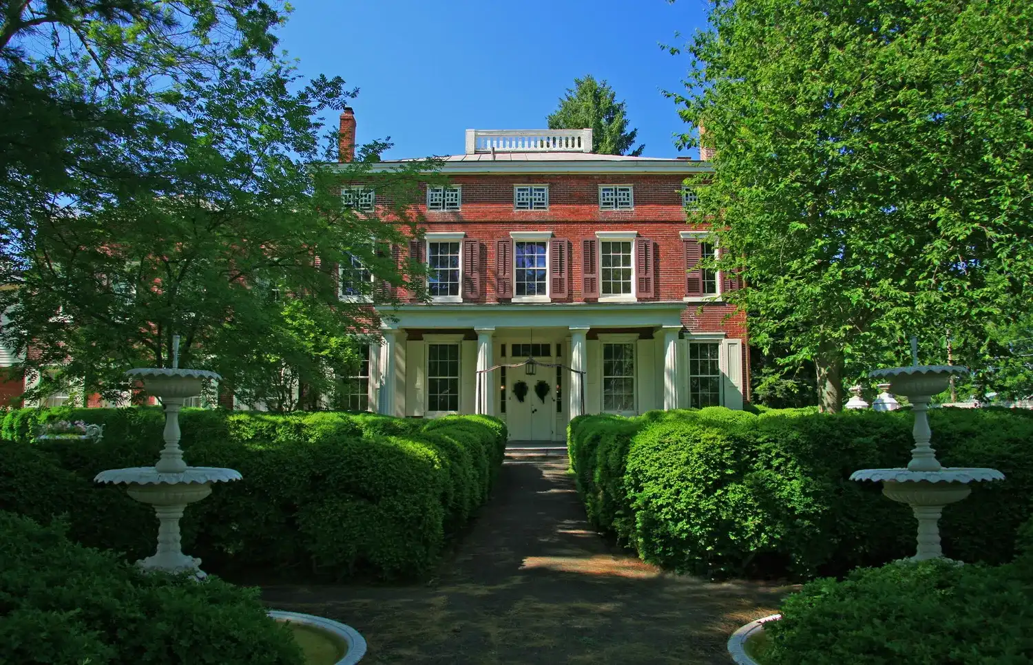 Smithville Mansion — historic mansion exterior and formal garden