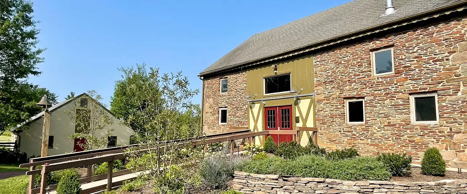 Stone Ridge Farm Inn — barn inn exterior