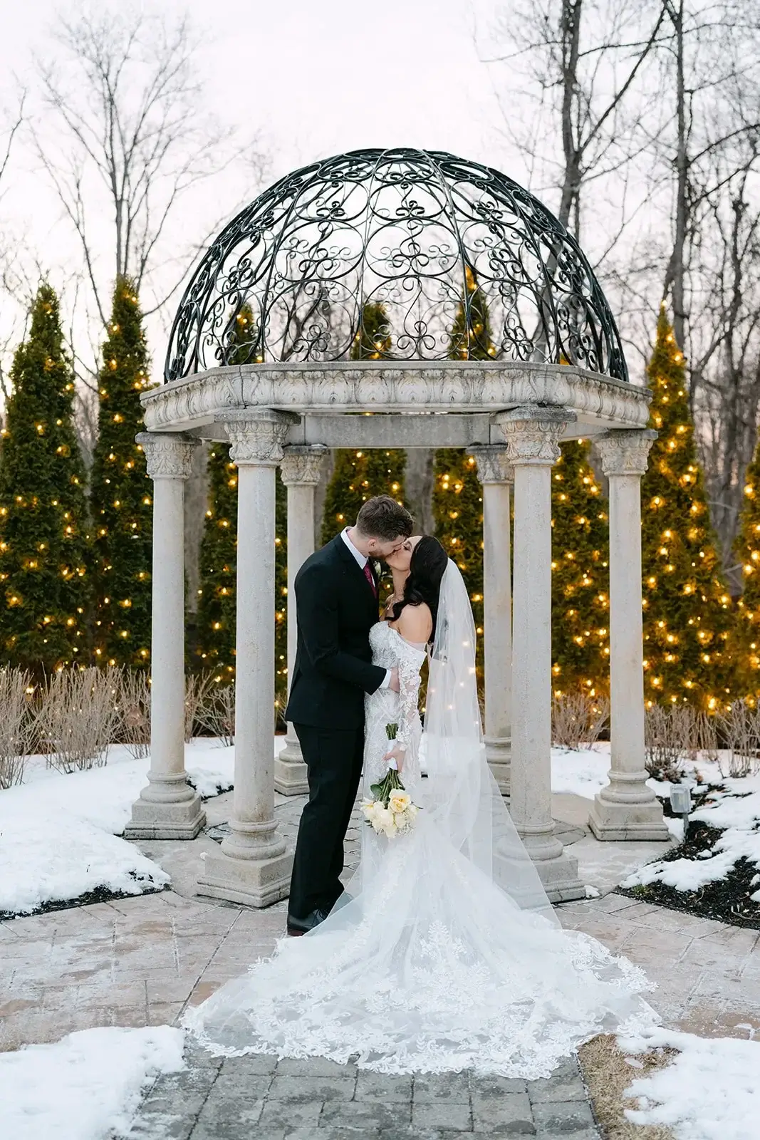 The Hamilton Manor — garden ceremony pergola