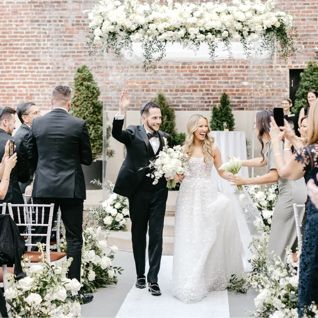 Vie — courtyard ceremony setting
