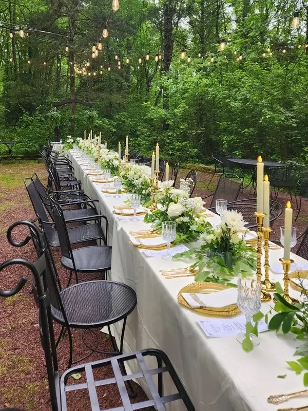 Winding Woods Venue — woodland reception table